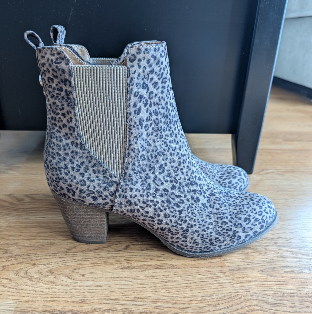 Dolce Vita Women's Leopard Print Ankle Boots Size 9 Never Worn!